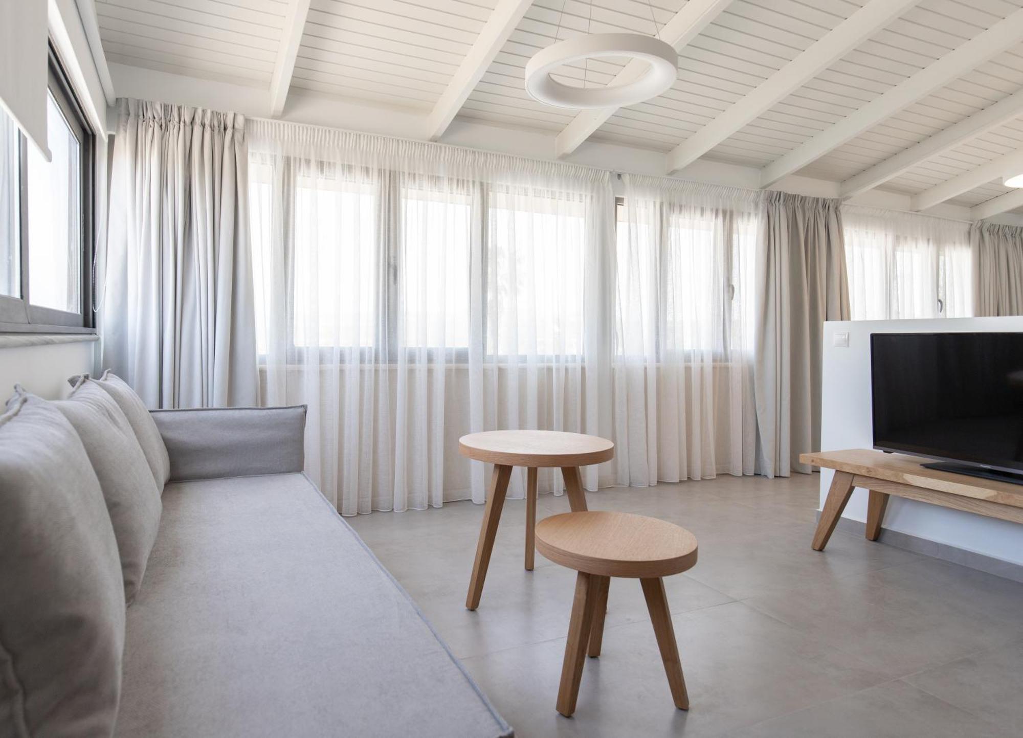 Marble Luxury Suites การ์เตรอส ภายนอก รูปภาพ